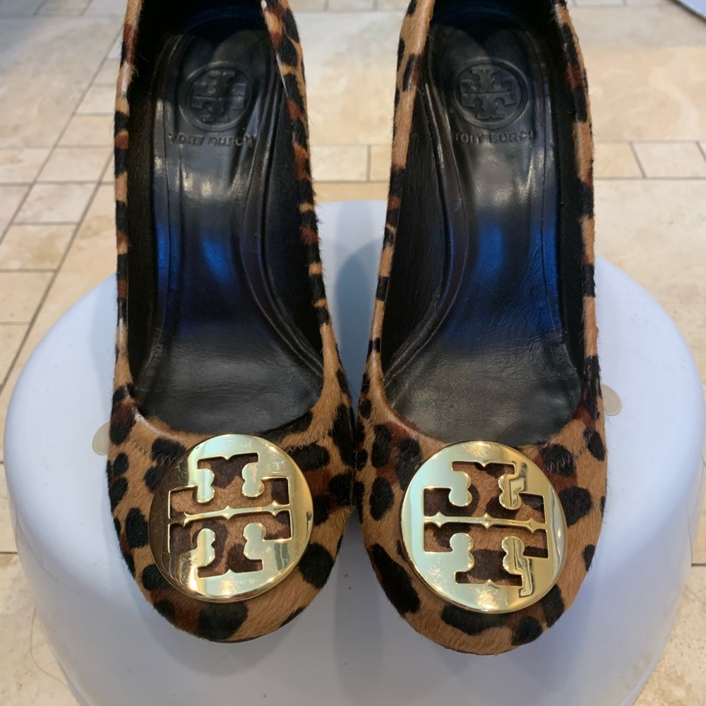 I am selling a Women's Sally Leopardprint Calf Hair Wedges.